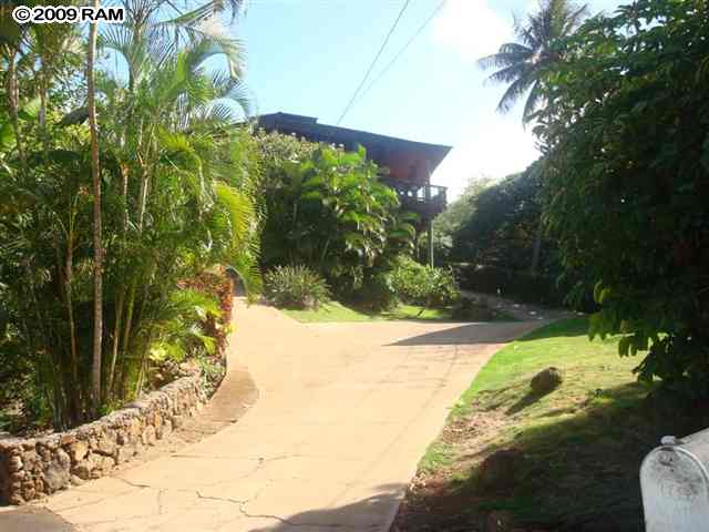 645 Laniolu Place.jpg